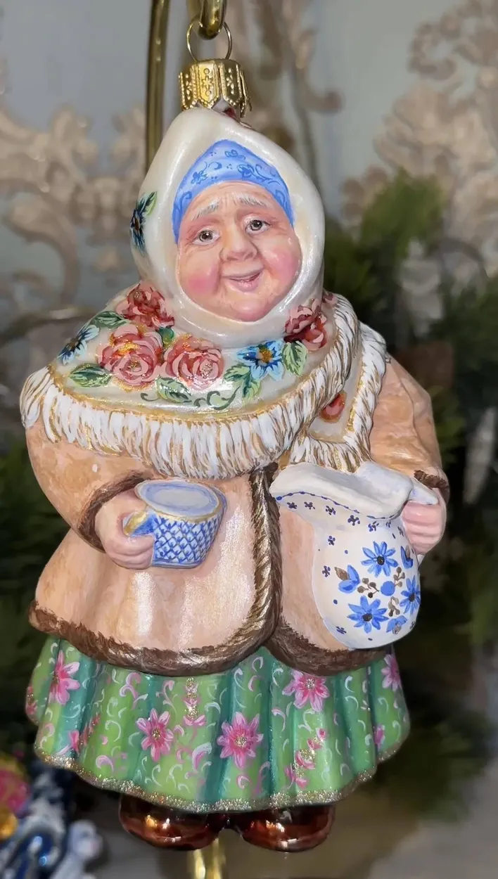 Ёлочная игрушка «Бабушка с молоком»