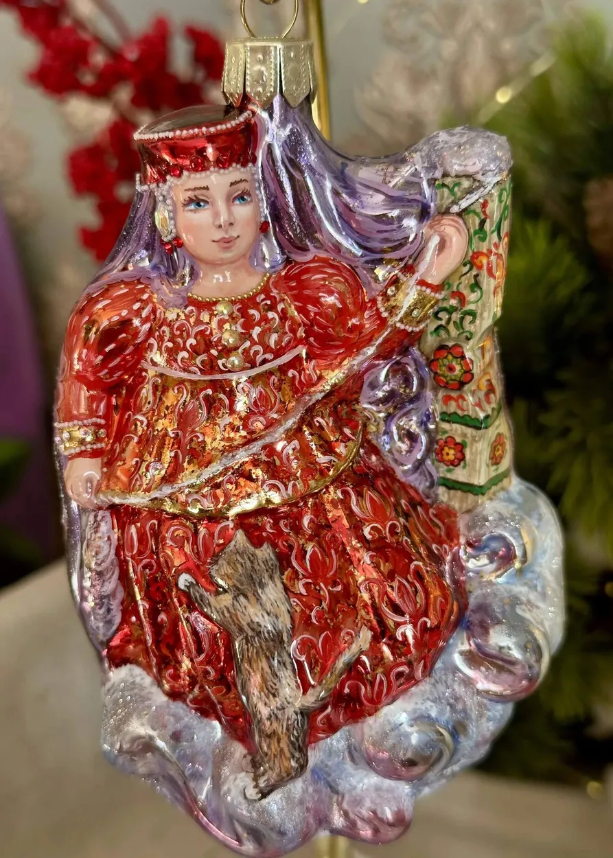 Ёлочная игрушка «Красавица в красном наряде»